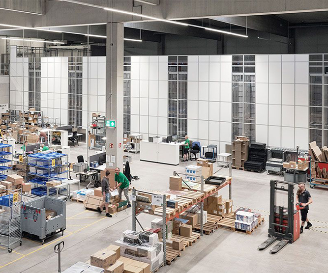 Office Logistik Logistikhalle mit Autostore Anlage von STREIT in Gengenbach