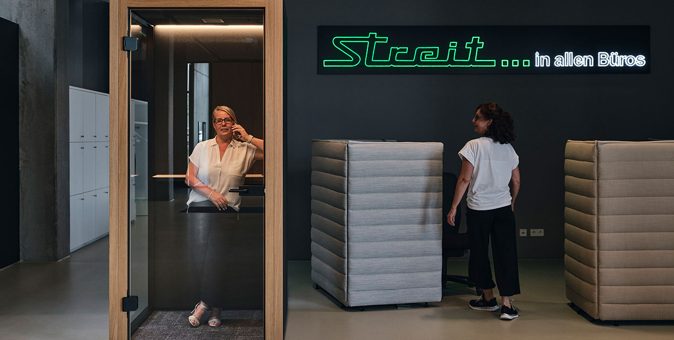 Akustiklösungen für Ihr Openspace oder Mulitspace Büro Telefonzelle im Mulitspace Büro von Streit Service & Solution in Gengenbach
