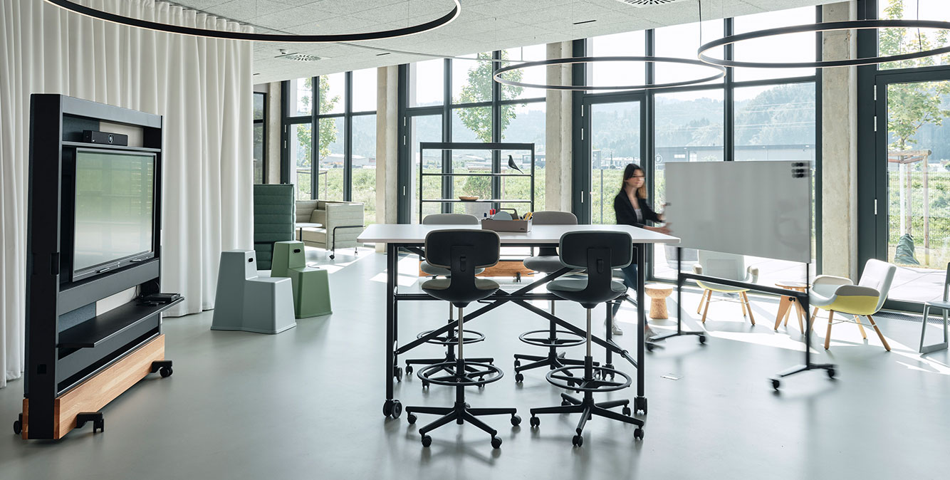 Erstellung innovativer Bürokonzepte für Ihr New Work Office Flexzone in der New Work Arbeitswelt von Streit Service & Solution in Gengenbach