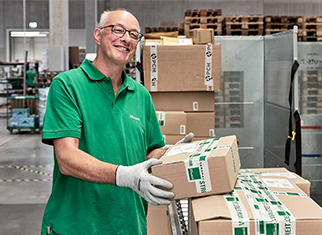 Kiste, Karton, Handschuh, Lieferung des Pakets